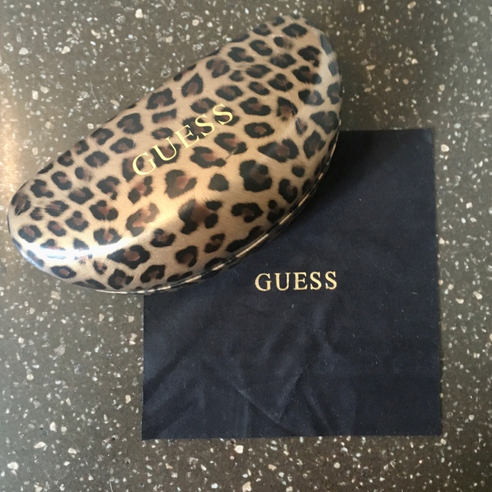 Guess glasses/sunglasses case